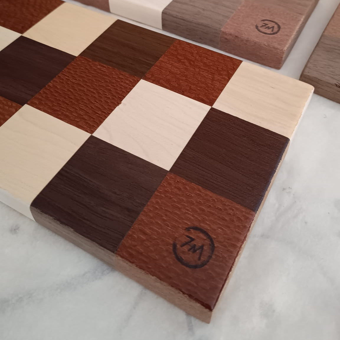 El Arte de Aprender: Mis Primeras Tablas de Mosaico (Arce, Leopardo y Nogal)