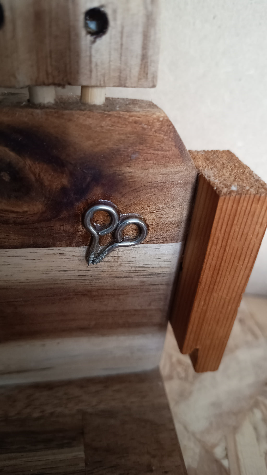 Sujetalibros Solidario Campaña Un Robot, Un Cuidado de Siete Maderas a favor e Cudeca.