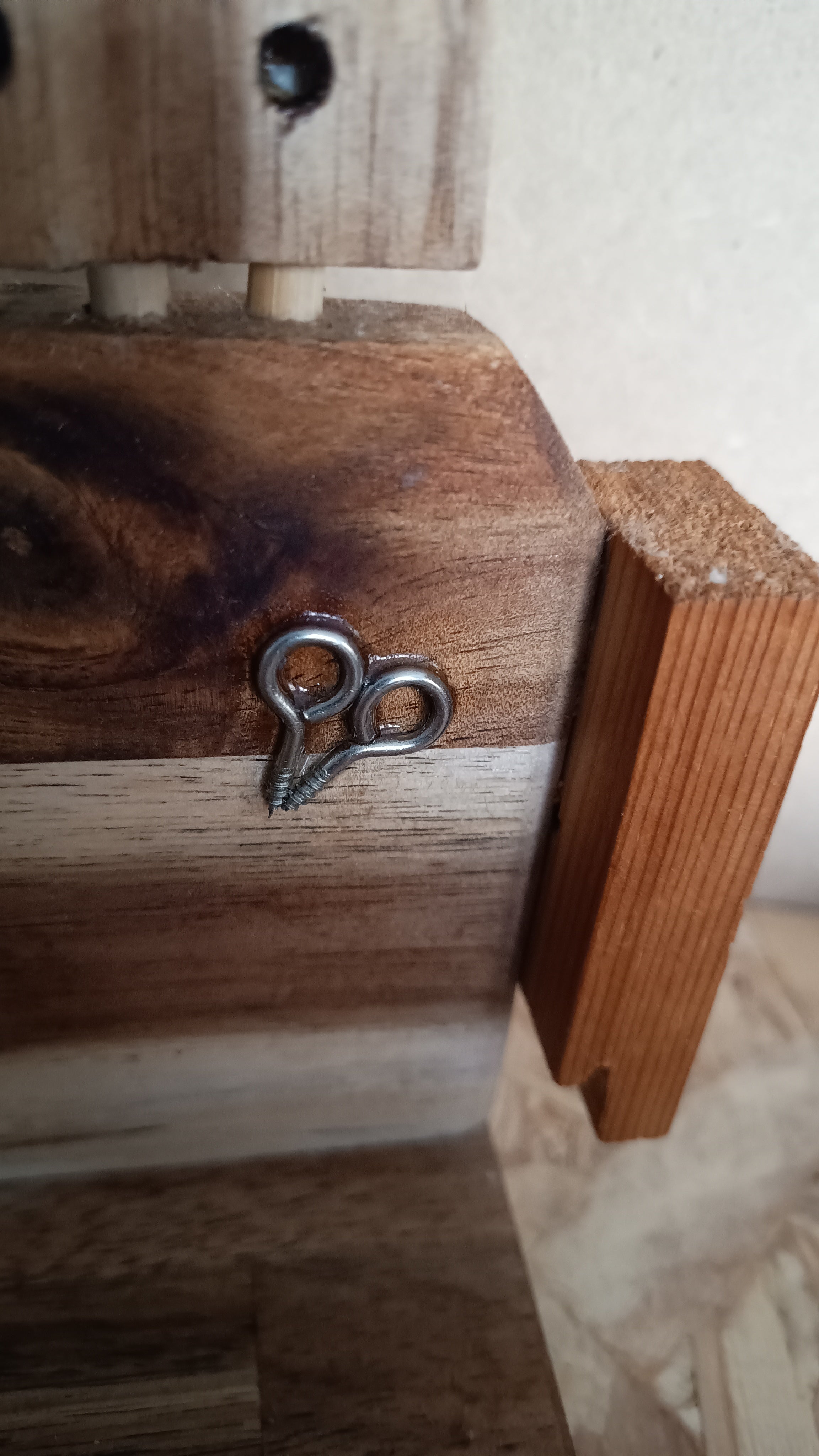 Sujetalibros Solidario Campaña Un Robot, Un Cuidado de Siete Maderas a favor e Cudeca.