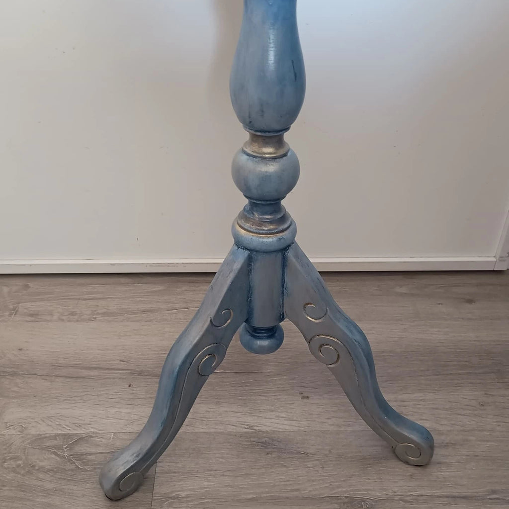 Mesa auxiliar tipo inglés renovada y redecorada por Siete Maderas.