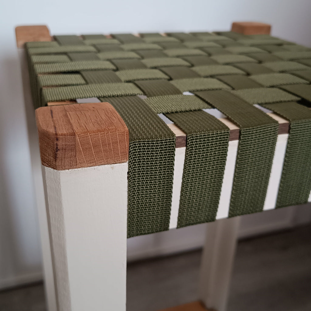 Mesa olvido, mesa auxiliar creada a partir de una antigua mesa camilla completamente renovada por Siete Maderas.