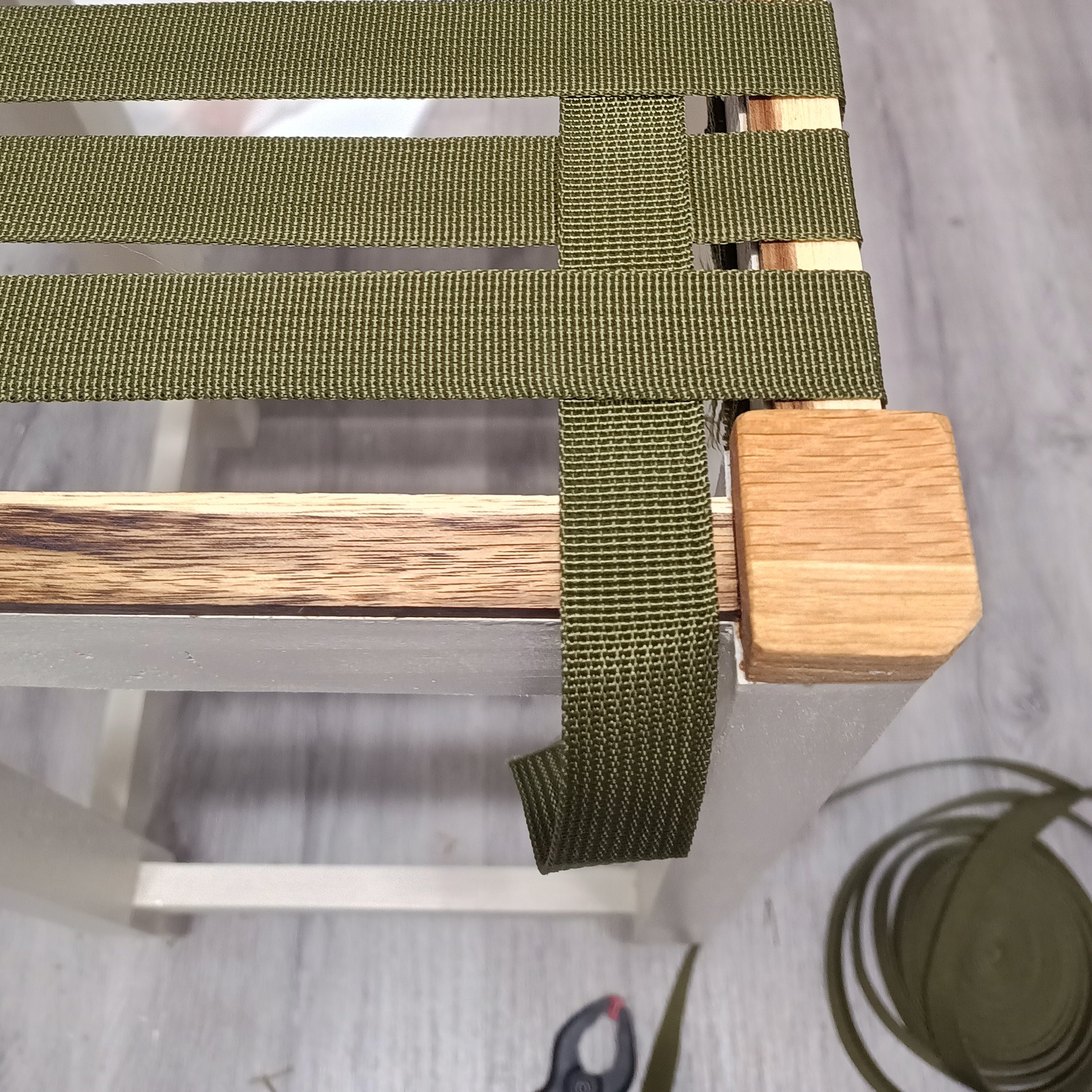 Mesa olvido, mesa auxiliar creada a partir de una antigua mesa camilla completamente renovada por Siete Maderas.