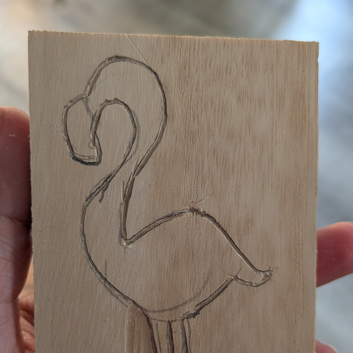 Móvil inspirado en las aves que habitan la provincia de Málaga. Tallado y pintado a mano por Siete Maderas. Contiene 5 aves diferentes y podrás ampliar la colección con tus aves preferidas. Detalle de la talla.