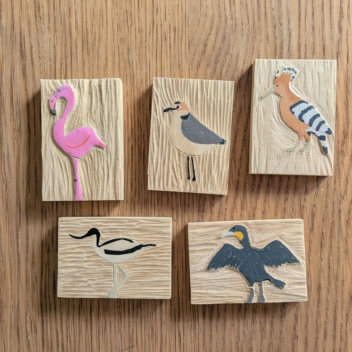 Móvil inspirado en las aves que habitan la provincia de Málaga. Tallado y pintado a mano por Siete Maderas. Contiene 5 aves diferentes y podrás ampliar la colección con tus aves preferidas. 