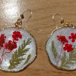 Taller: Joyería de Flores con Resina UV en Málaga
