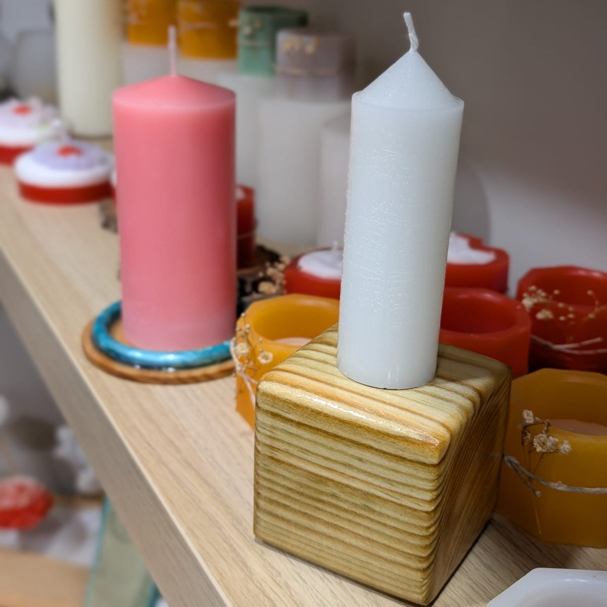 Portavelas Suerte y Portavelas Anillo. Diseños para eventos como bautizos y bodas. Personalizables en texto y color. Artesanía Siete Maderas.