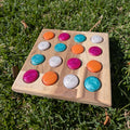 Sudoku hecho a mano en madera y resina por Siete Maderas en su taller de Málaga. Colores vibrantes y veraniegos.