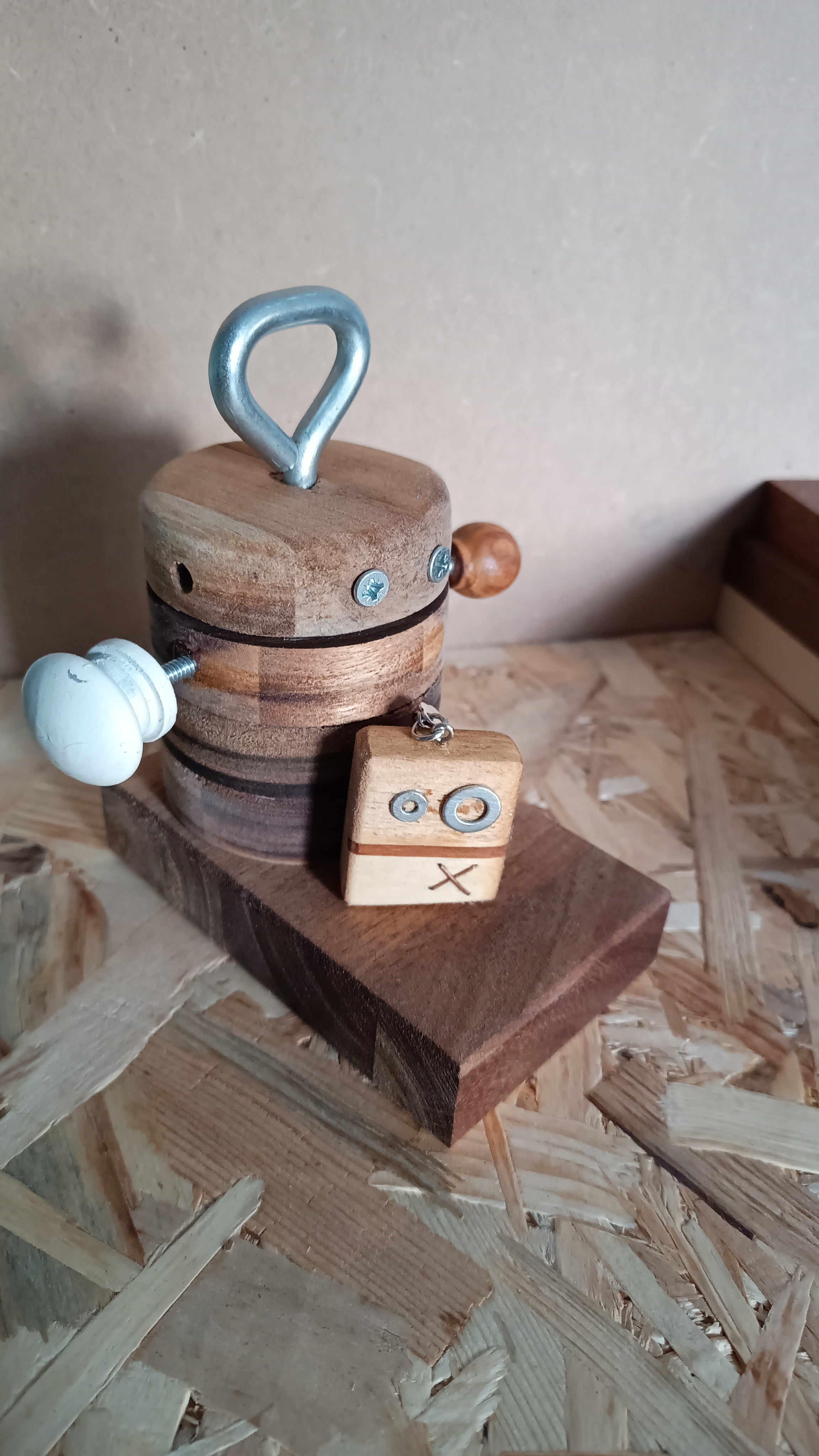 Sujetalibros Solidario Campaña Un Robot, Un Cuidado de Siete Maderas a favor e Cudeca.