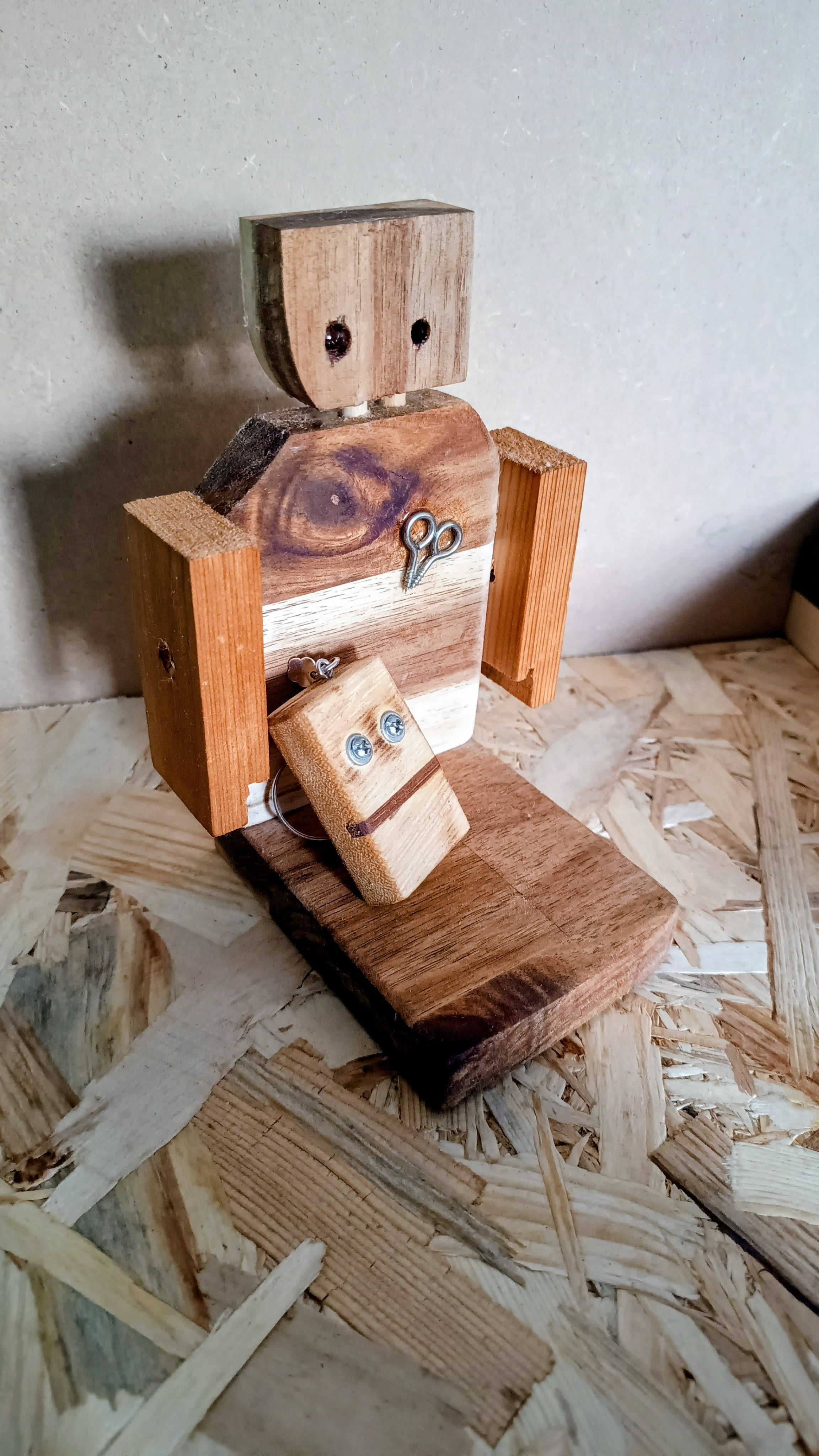 Sujetalibros Solidario Campaña Un Robot, Un Cuidado de Siete Maderas a favor e Cudeca.