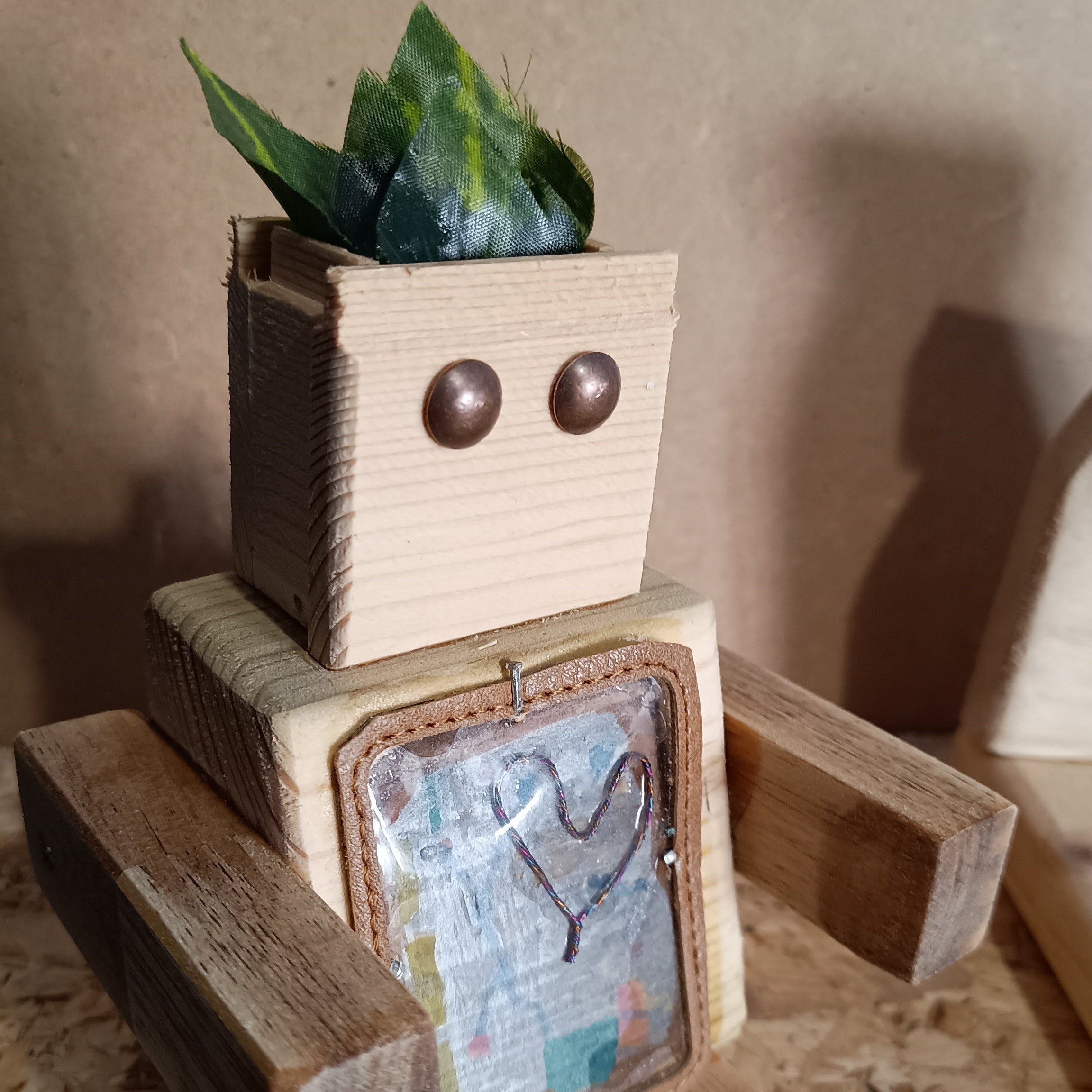 Sujetalibros Solidario Campaña Un Robot, Un Cuidado de Siete Maderas a favor e Cudeca.