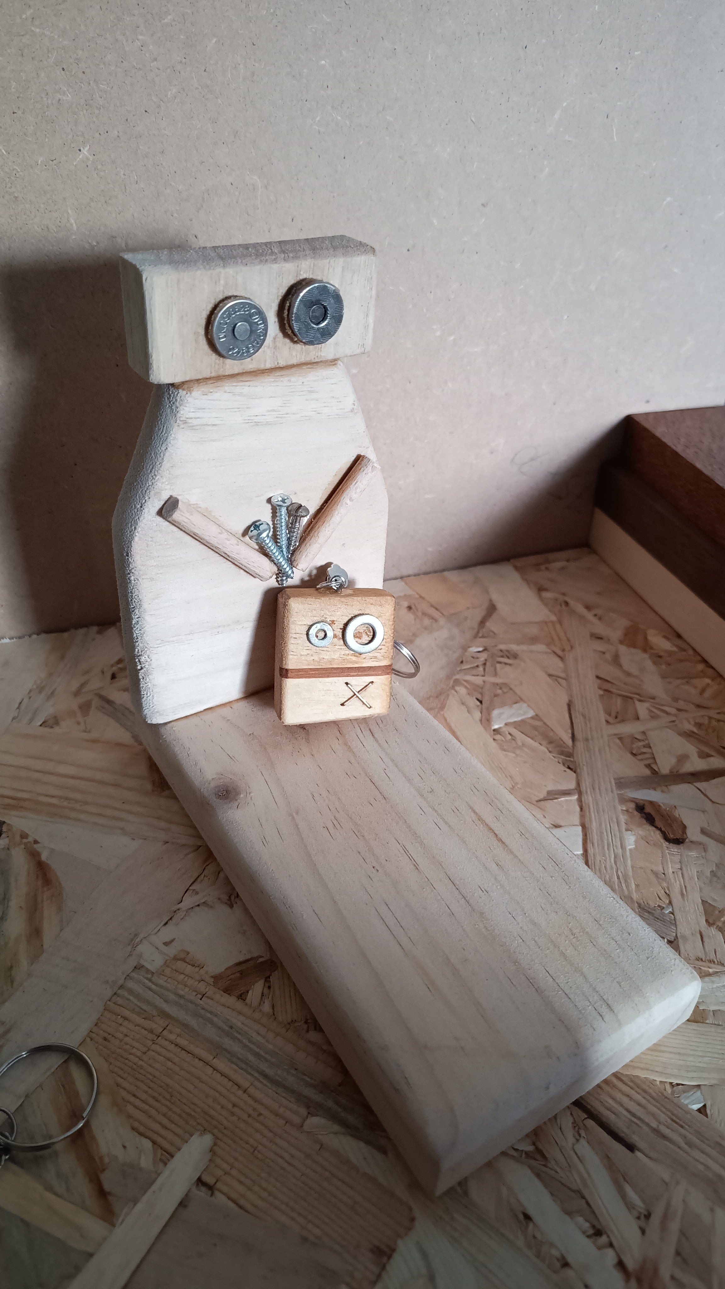 Sujetalibros Solidario Campaña Un Robot, Un Cuidado de Siete Maderas a favor e Cudeca.