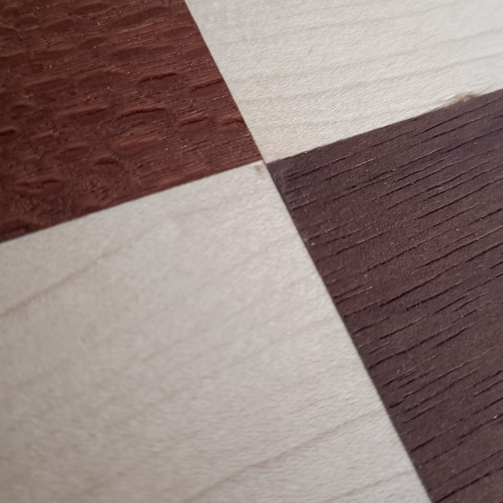 Tablas de Servir Mosaico de Siete Maderas hechas de forma artesanal con tres tipos de maderas diferentes. Colección Historia.