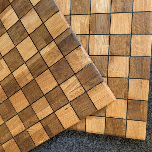 Tablero de ajedrez de roble hecho a mano por siete maderas con detalles en resina.