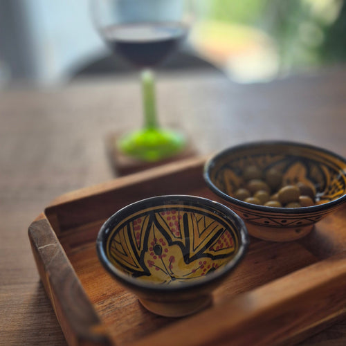 Bandeja Meseta de Siete Maderas, diseño octogonal y artesanal. Sirve aperitivos y bebidas con estilo. En madera de acacia, el centro de tu mesa.