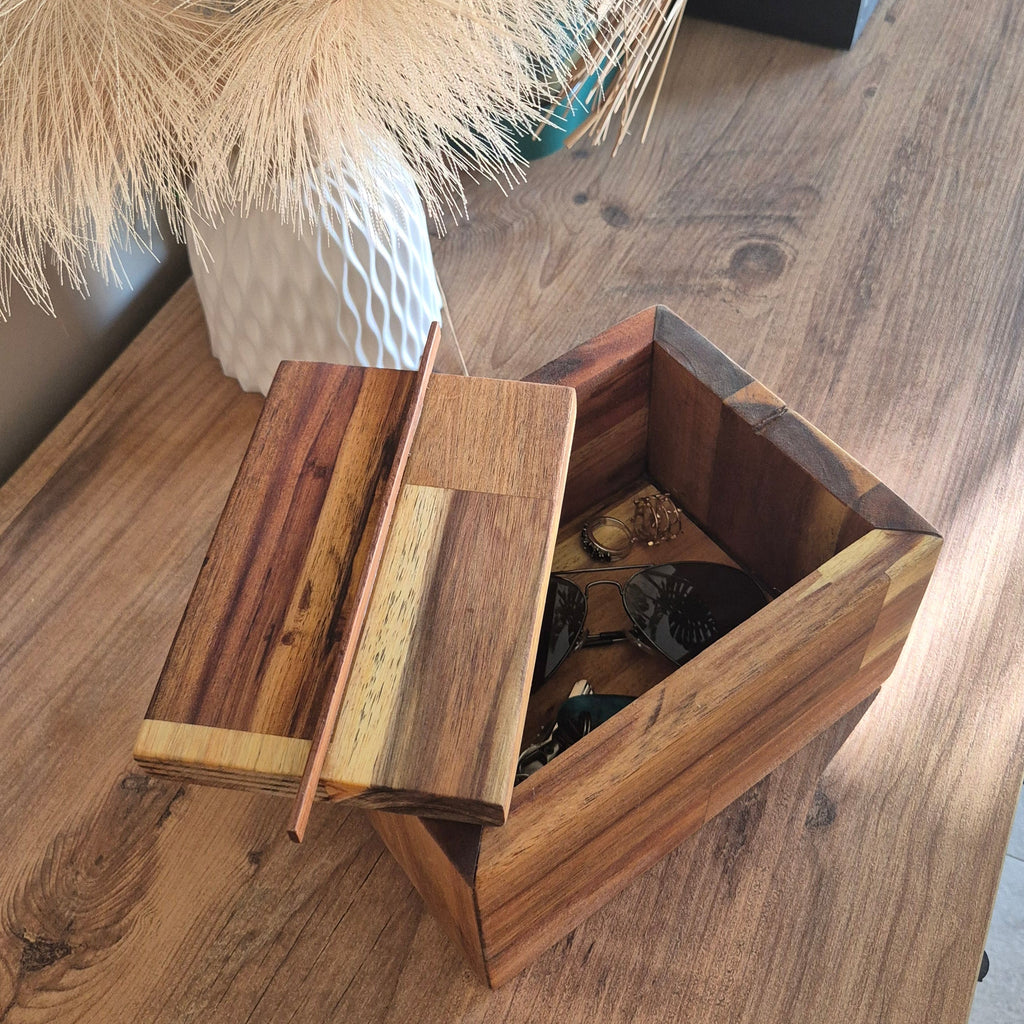 Caja Mina abierta: guarda tus gafas, joyas o tesoros. Madera de acacia y bambú. Un organizador único para objetos pequeños.